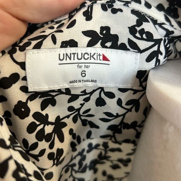 UnTuckit for her women’s black and white floral blouse size 6 BIN I - Picture 5 of 8